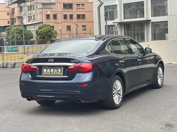 Infiniti Q70 2015