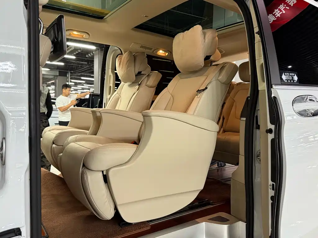 Mercedes-Benz V-Class 2018 — фото 14