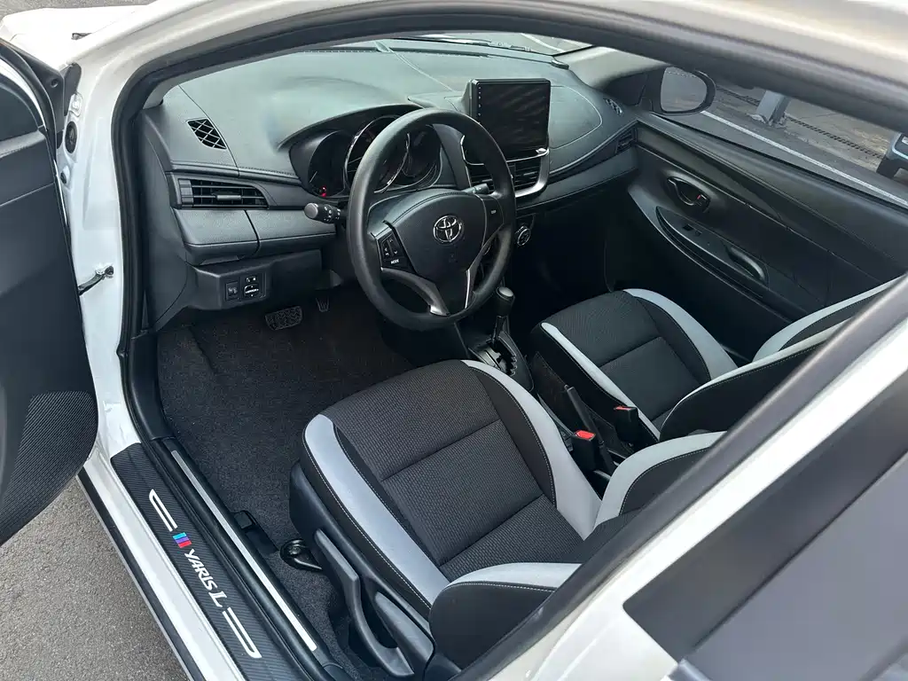 Toyota Yaris L 2022
