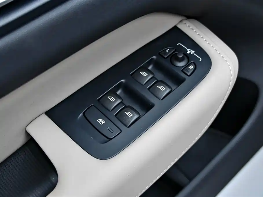 Volvo XC60 2025 — фото 22