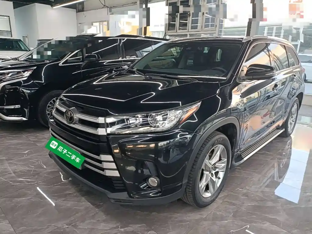 Toyota Highlander 2021 — фото 1