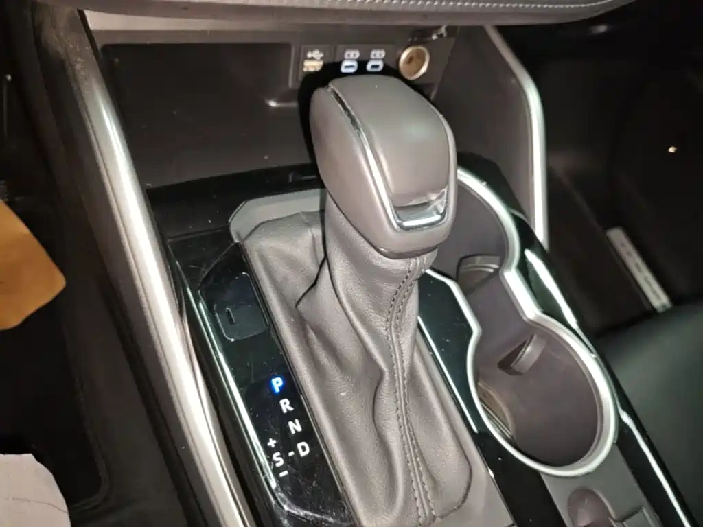 Toyota Highlander 2023 — фото 14