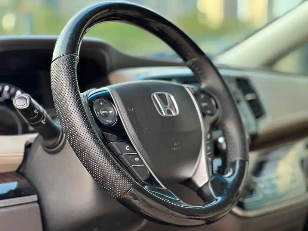 Honda Odyssey 2015 — фото 18