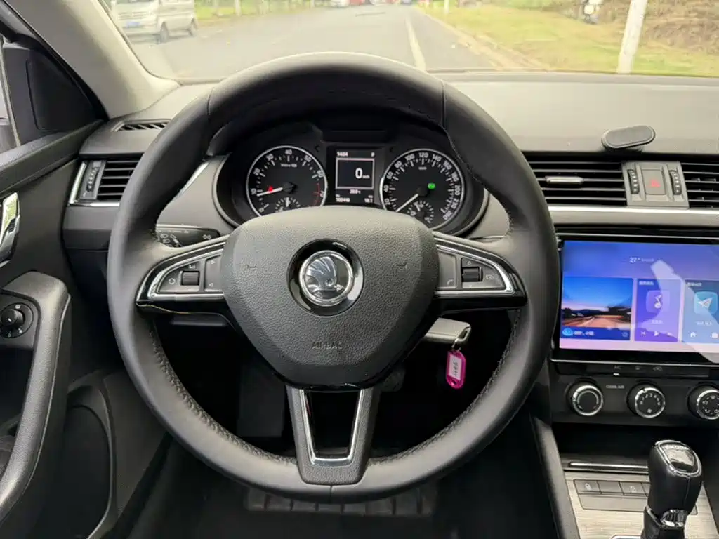 Skoda Octavia 2016 — фото 12