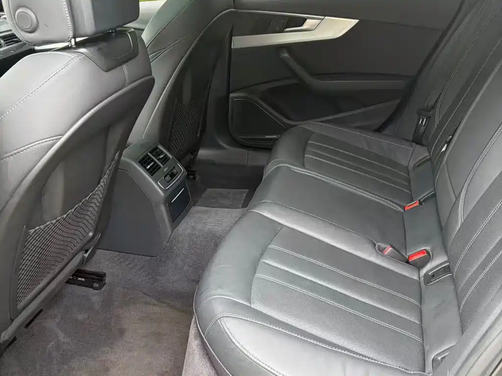 Audi A4L 2021