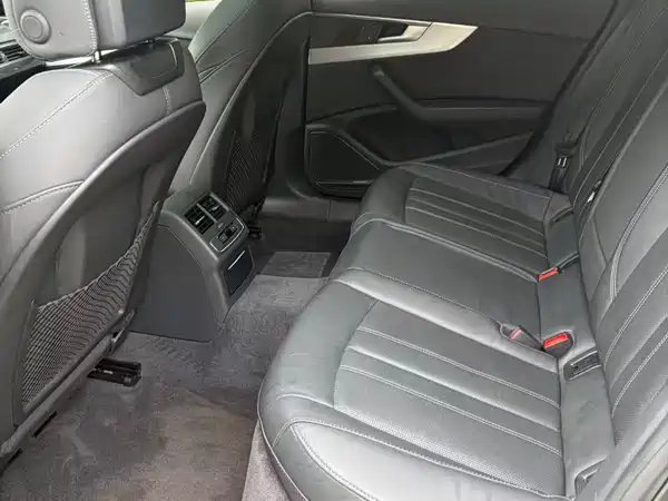 Audi A4L 2021