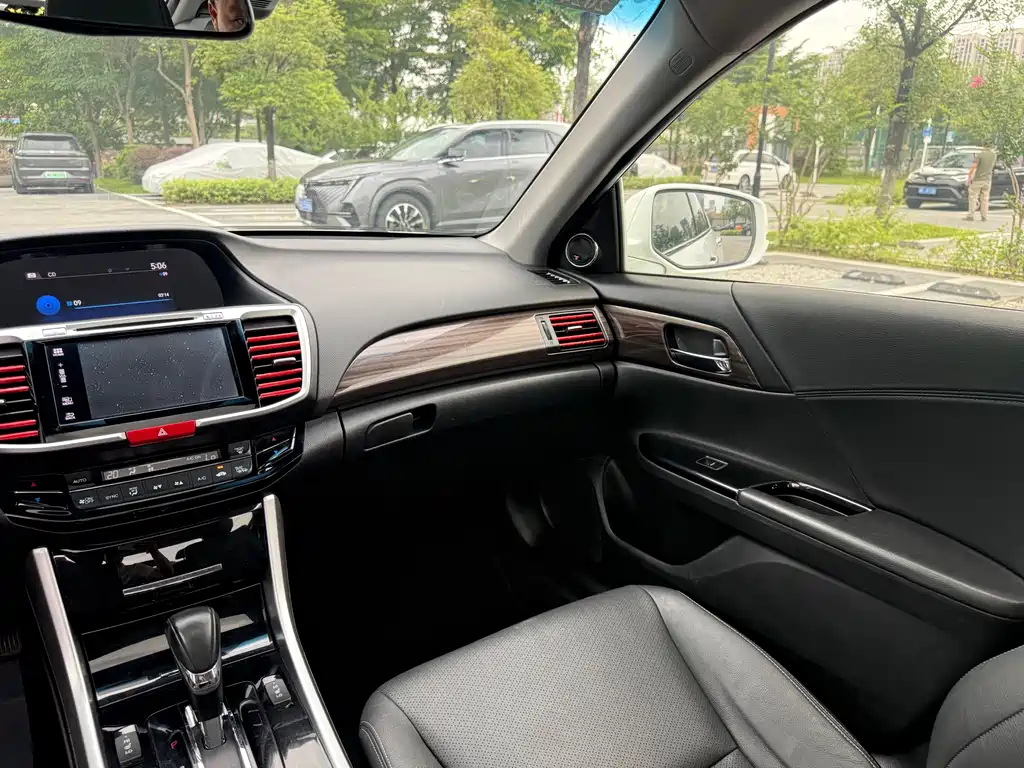Honda Accord 2016 — фото 11