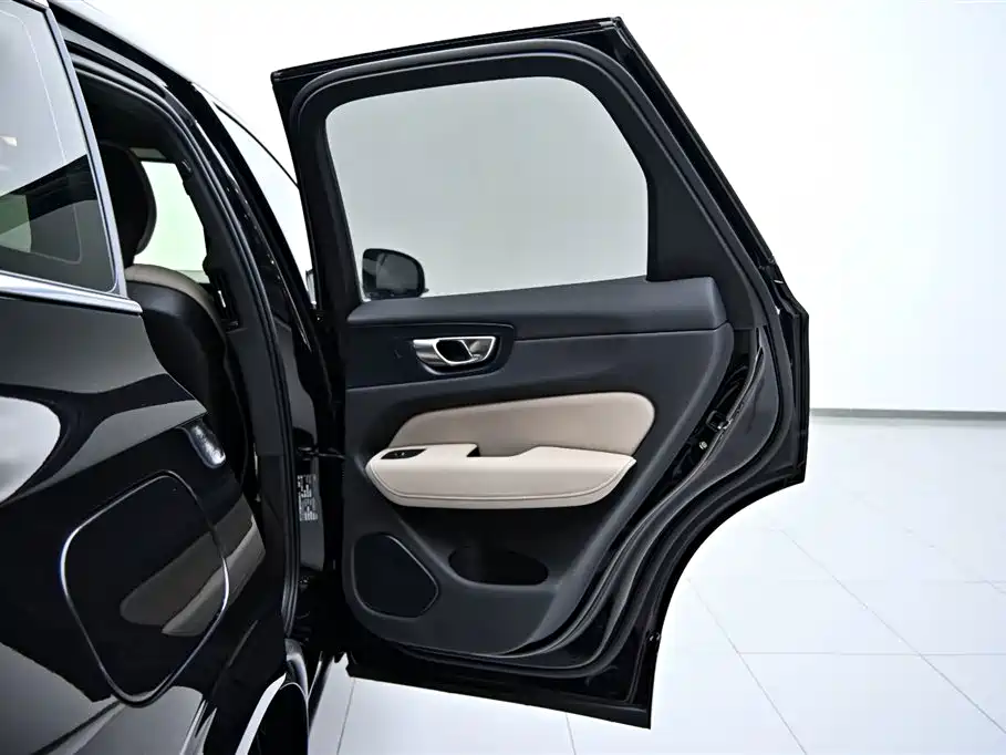 Volvo XC60 2025 — фото 21