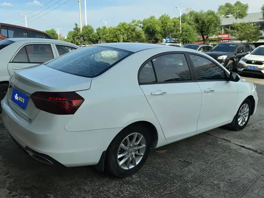 Geely Emgrand 2021