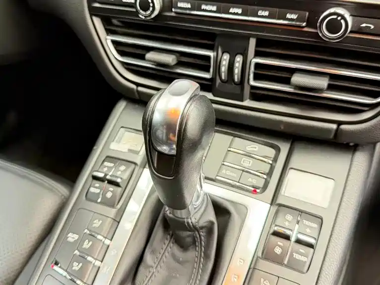Porsche Macan 2020 — фото 13