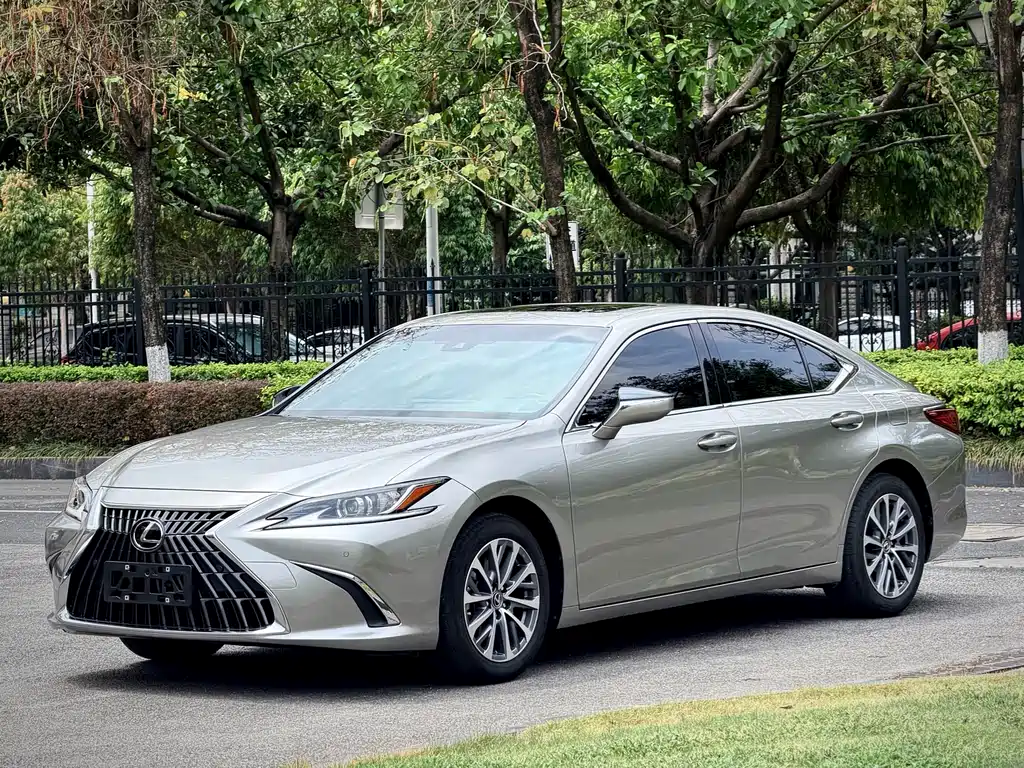 Lexus ES 2024 — фото 1