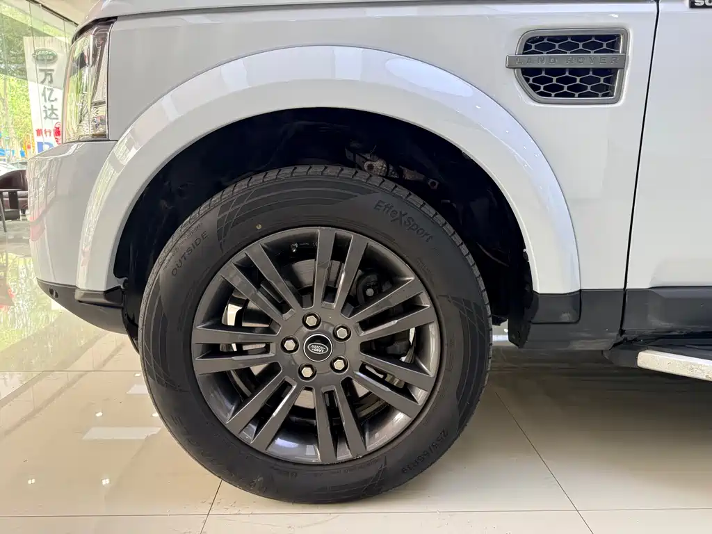 Land Rover Discovery 2016 — фото 19