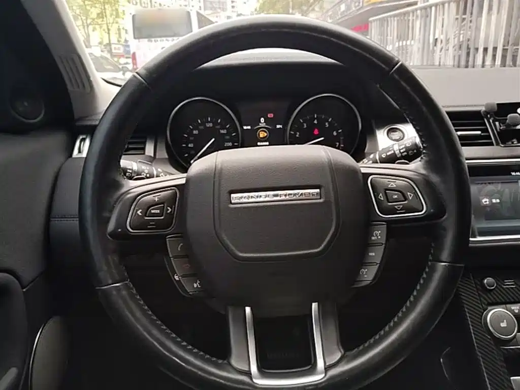 Land Rover Evoque 2017 — фото 11