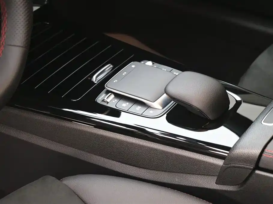 Mercedes-Benz A-Class 2024 — фото 14
