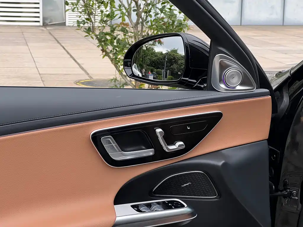 Mercedes-Benz E-Class 2025 — фото 14