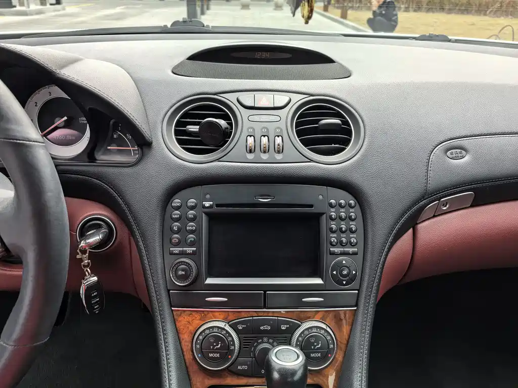 Mercedes-Benz SL-Class 2010 — фото 13