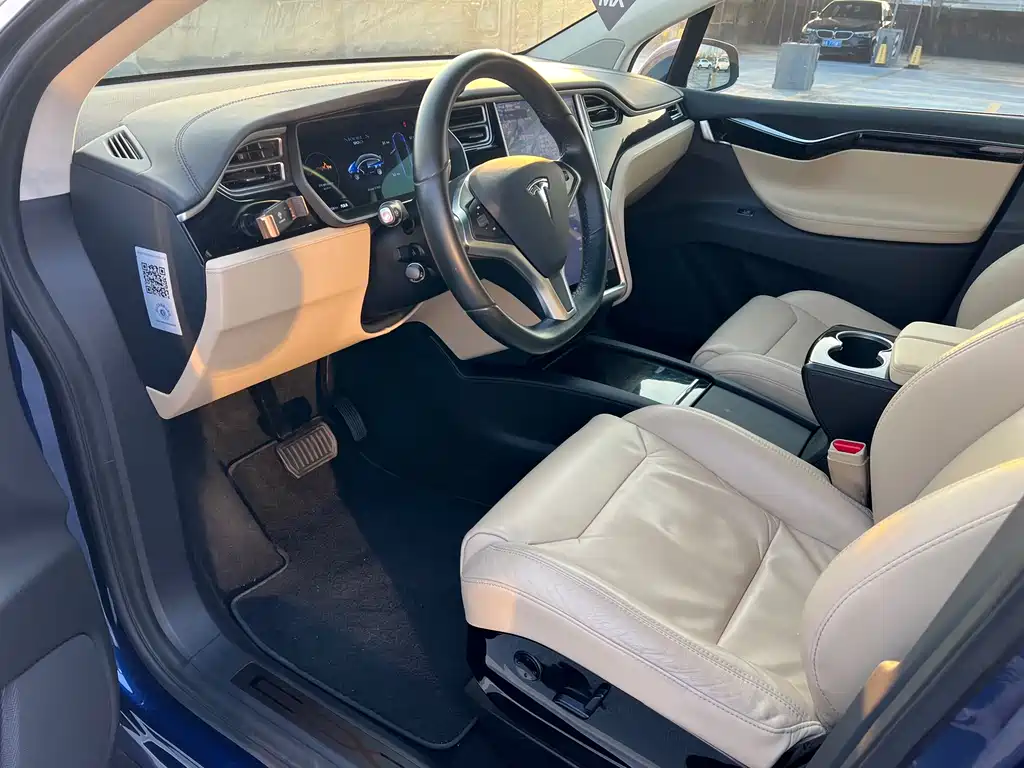 Tesla Model X 2017 — фото 10