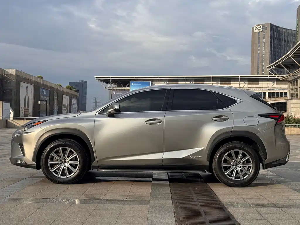 Lexus NX 2021 — фото 8