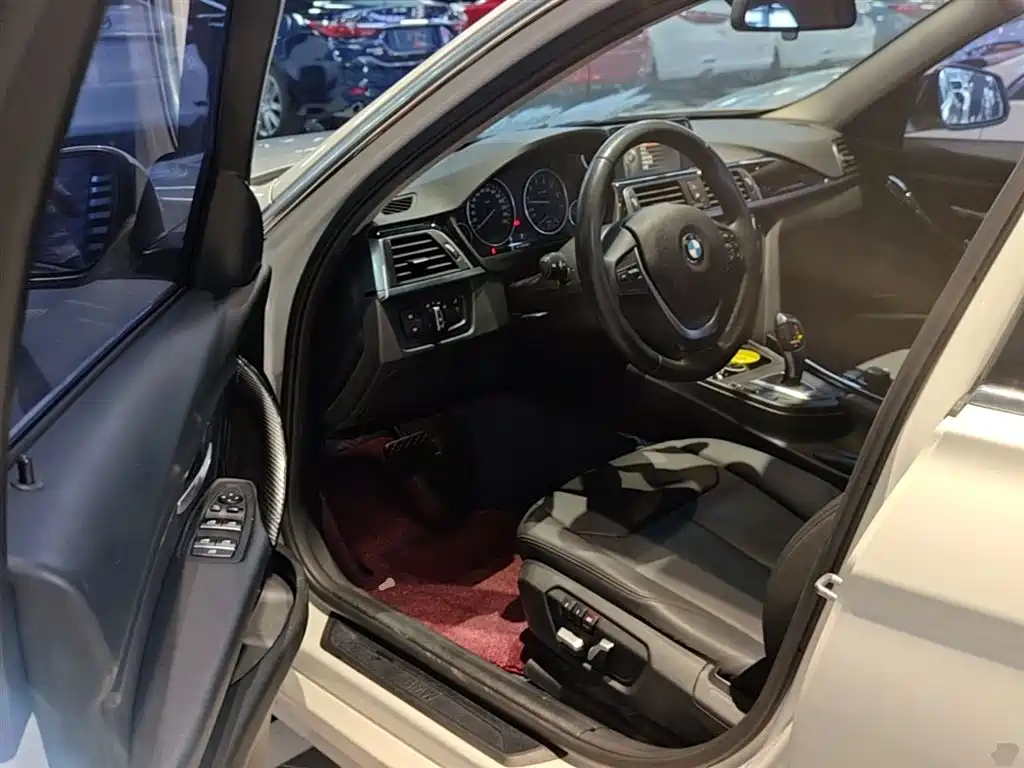 BMW 3 Series 2017 — фото 16