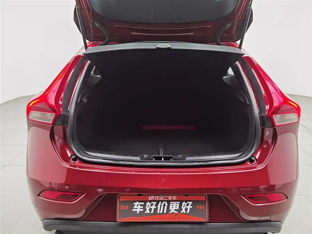 Volvo V40 2016 — фото 16