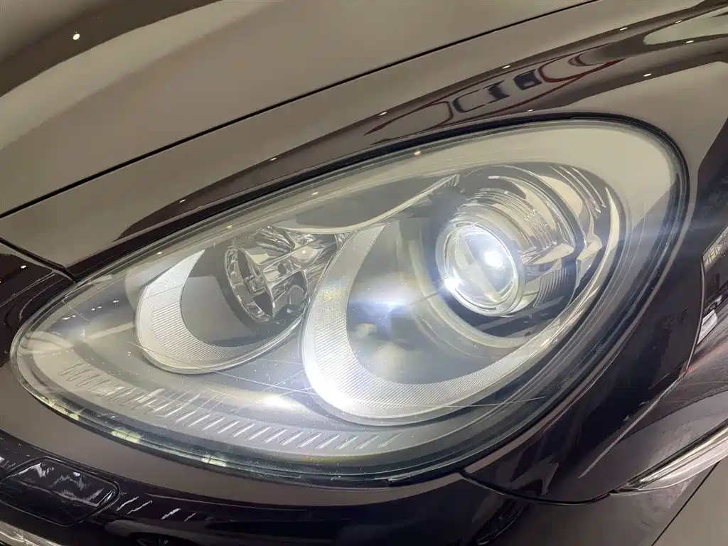 Porsche Cayenne 2014 — фото 11