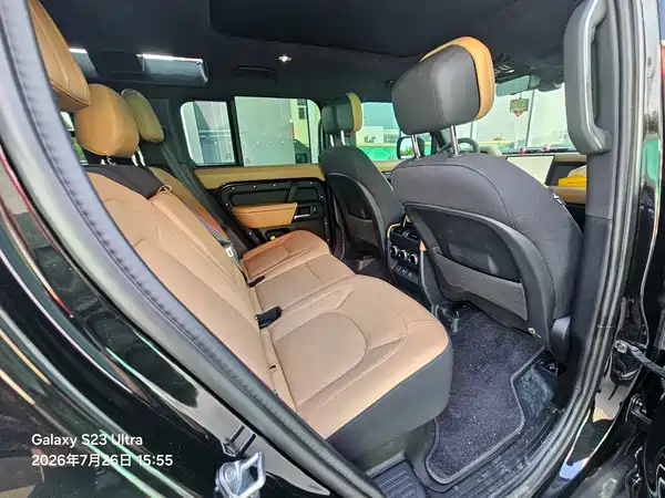 Land Rover Defender 2025