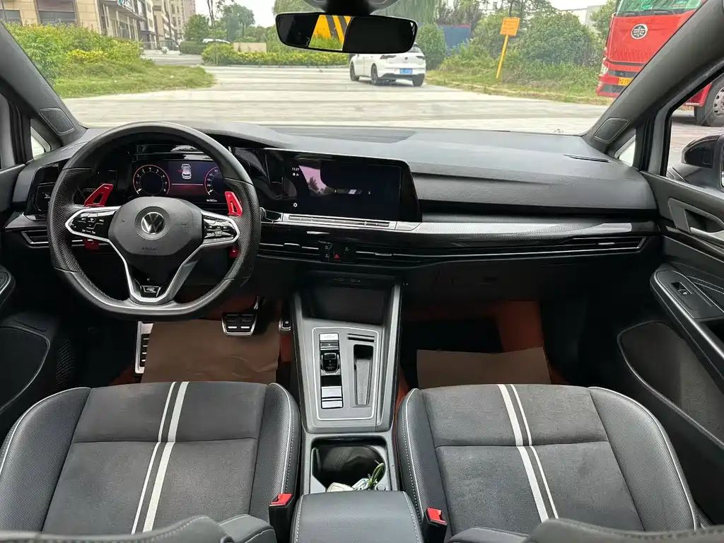 Volkswagen Golf 2021