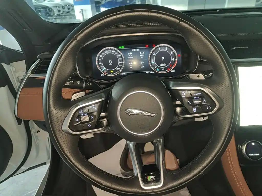 Jaguar XFL 2024 — фото 11