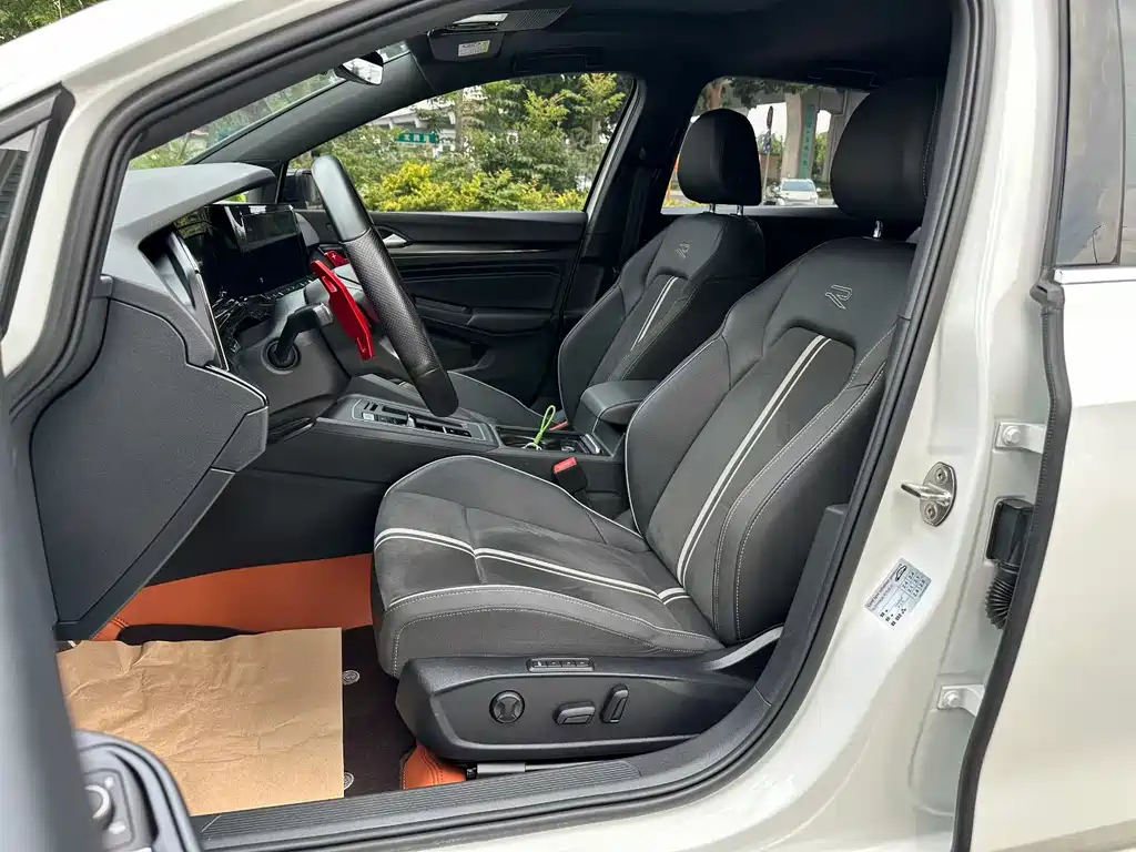 Volkswagen Golf 2021
