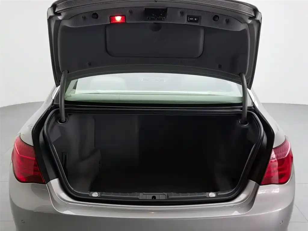 BMW 7 Series 2009 — фото 16