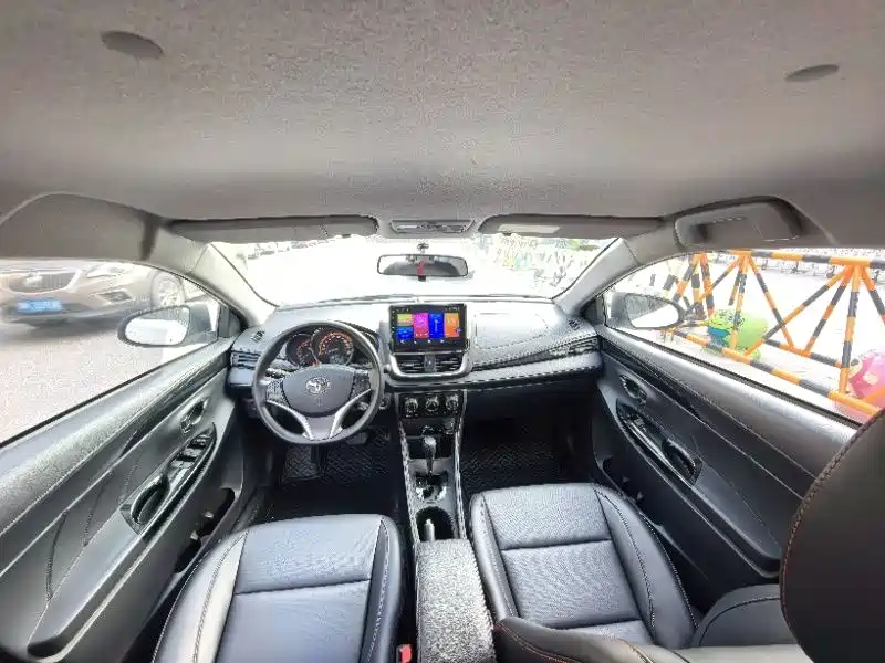 Toyota Yaris L 2022 — фото 4