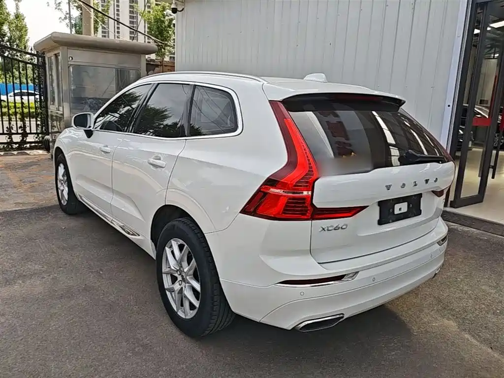 Volvo XC60 2021 — фото 5