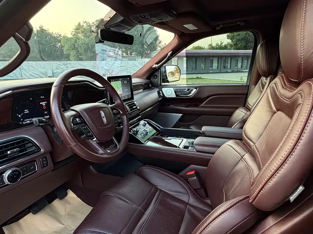 Lincoln Navigator 2020 — фото 11