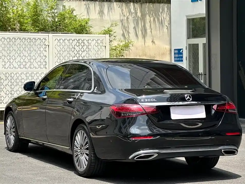 Mercedes-Benz E-Class 2022 — фото 4