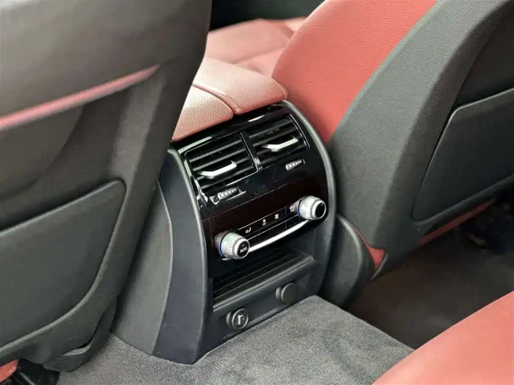 BMW 5 Series 2019 — фото 13