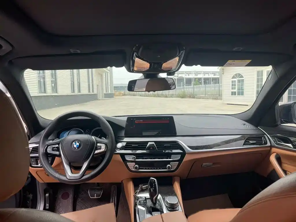 BMW 5 Series 2018 — фото 8