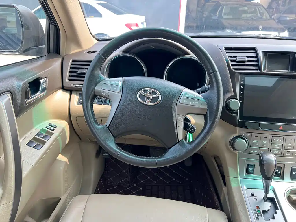 Toyota Highlander 2010 — фото 13