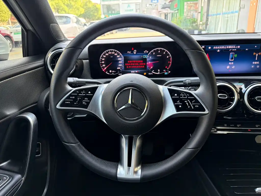 Mercedes-Benz A-Class 2024 — фото 14