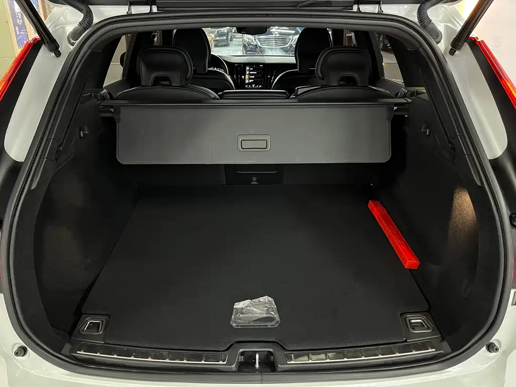 Volvo XC60 2020 — фото 9