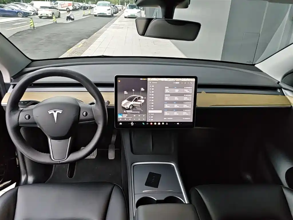 Tesla Model Y 2023 — фото 10