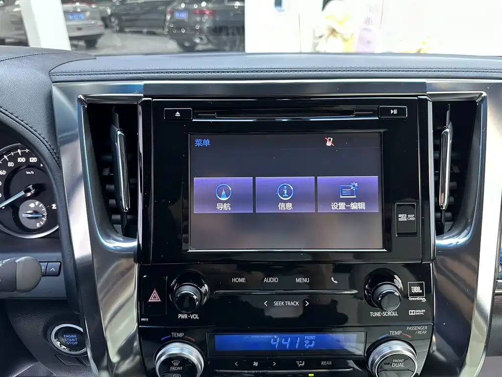 Toyota Alphard 2018 — фото 8
