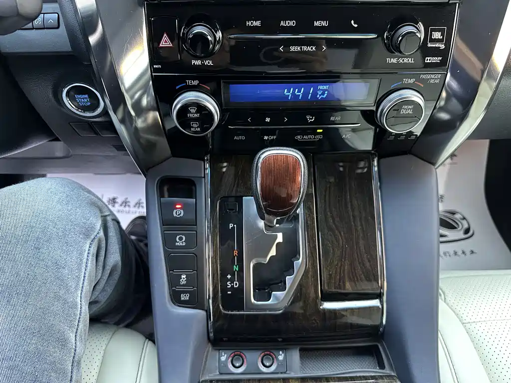 Toyota Alphard 2018 — фото 9