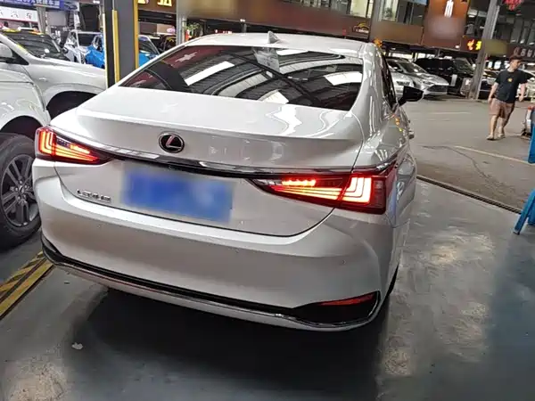 Lexus ES 2021