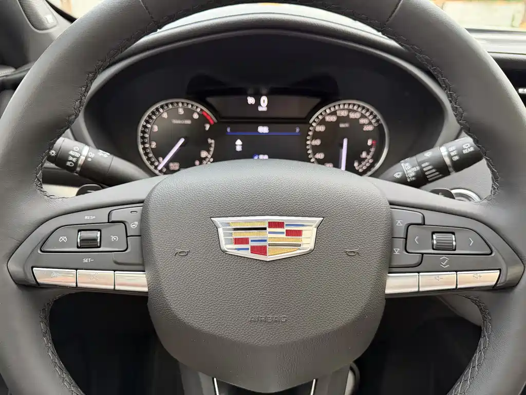 Cadillac XT4 2021 — фото 14