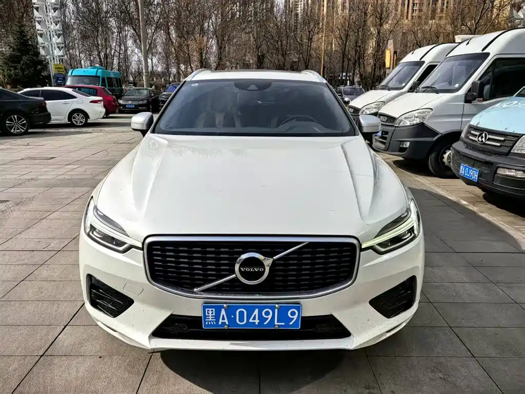 Volvo XC60 2018 — фото 1