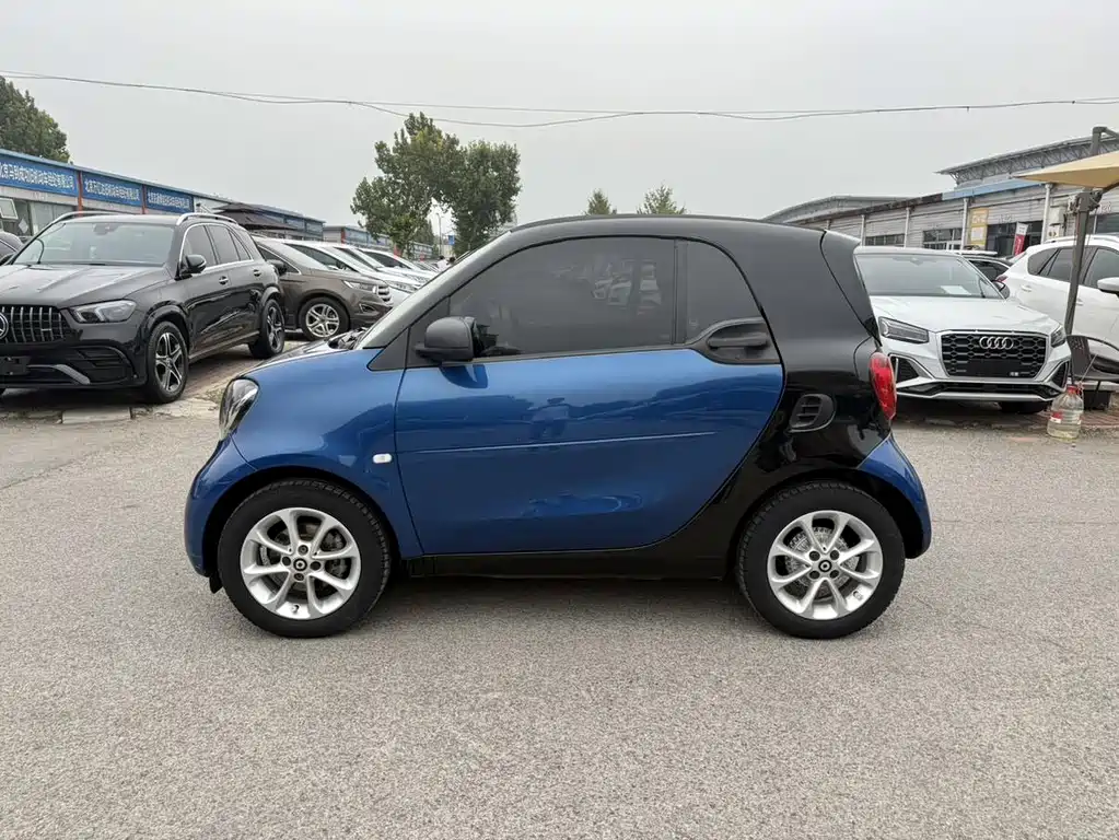 smart Fortwo 2018 — фото 15