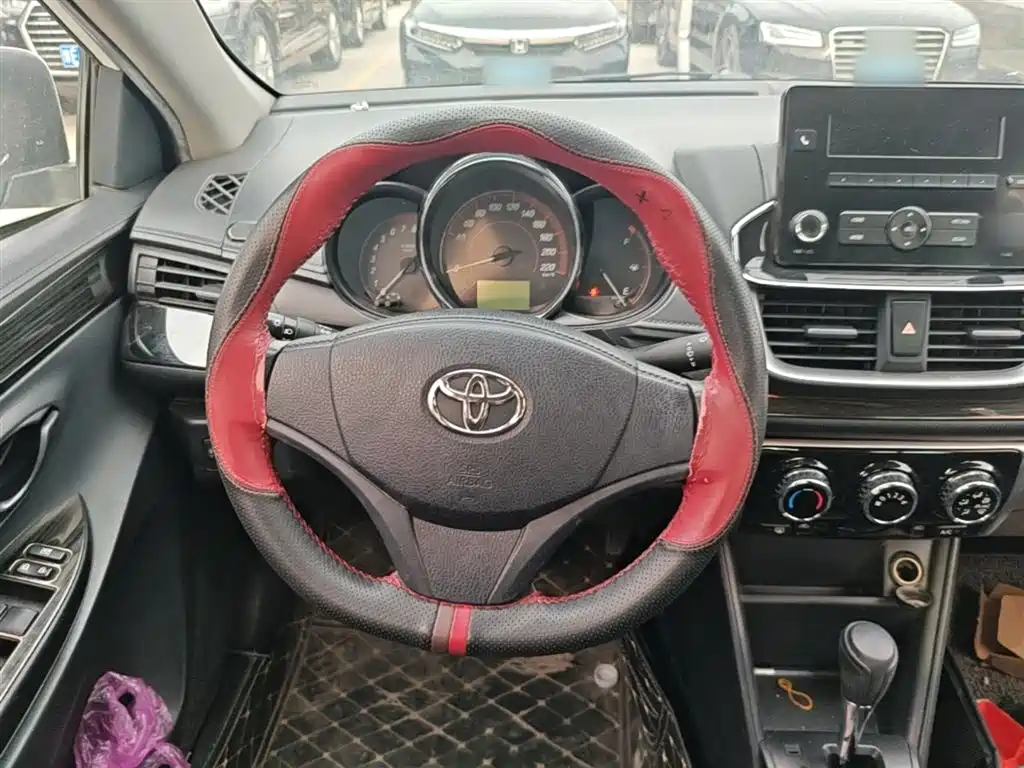 Toyota Yaris L 2020 — фото 11