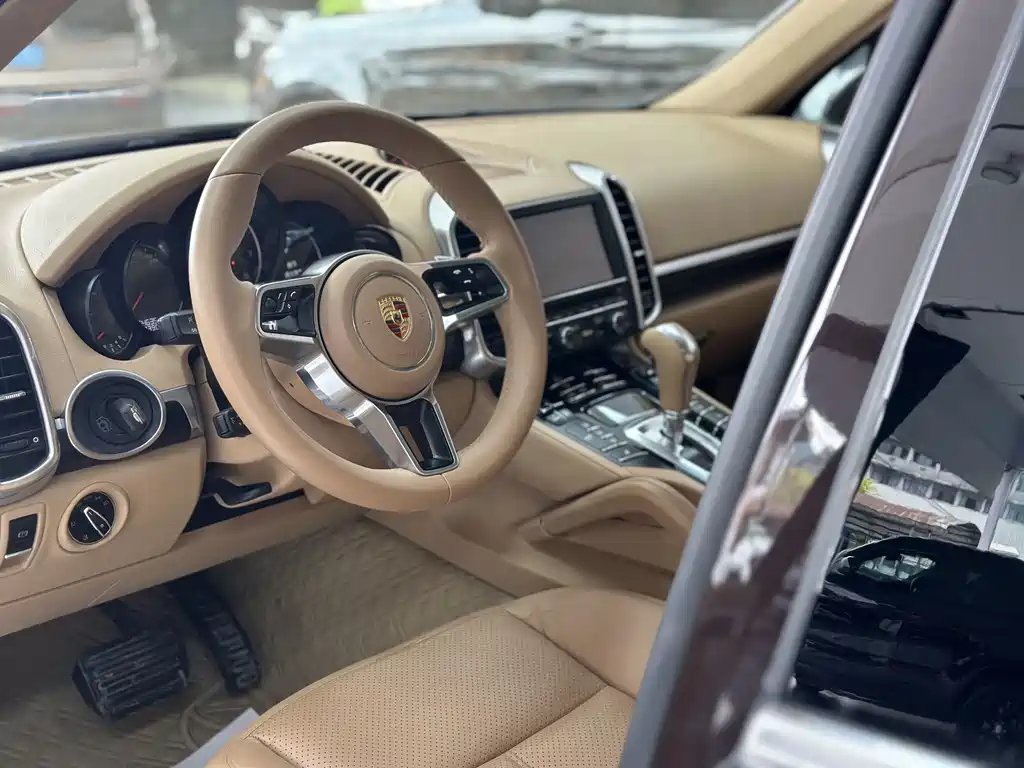 Porsche Cayenne 2015 — фото 27