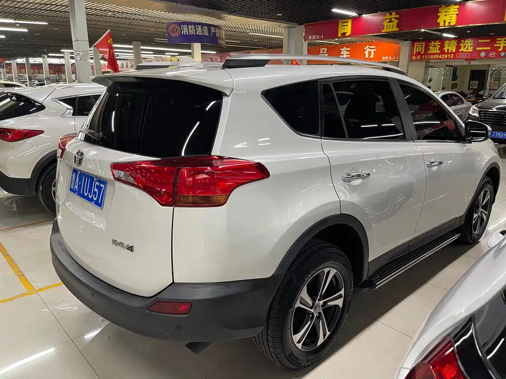 Toyota RAV4 2016 — фото 5