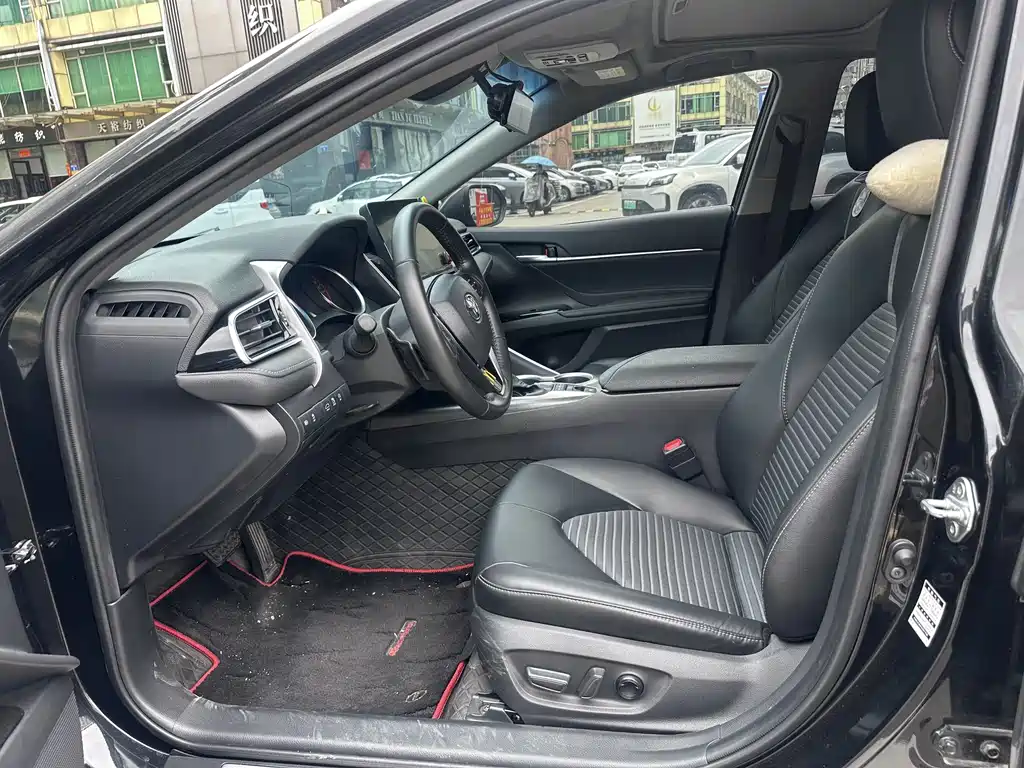 Toyota Camry 2023 — фото 14